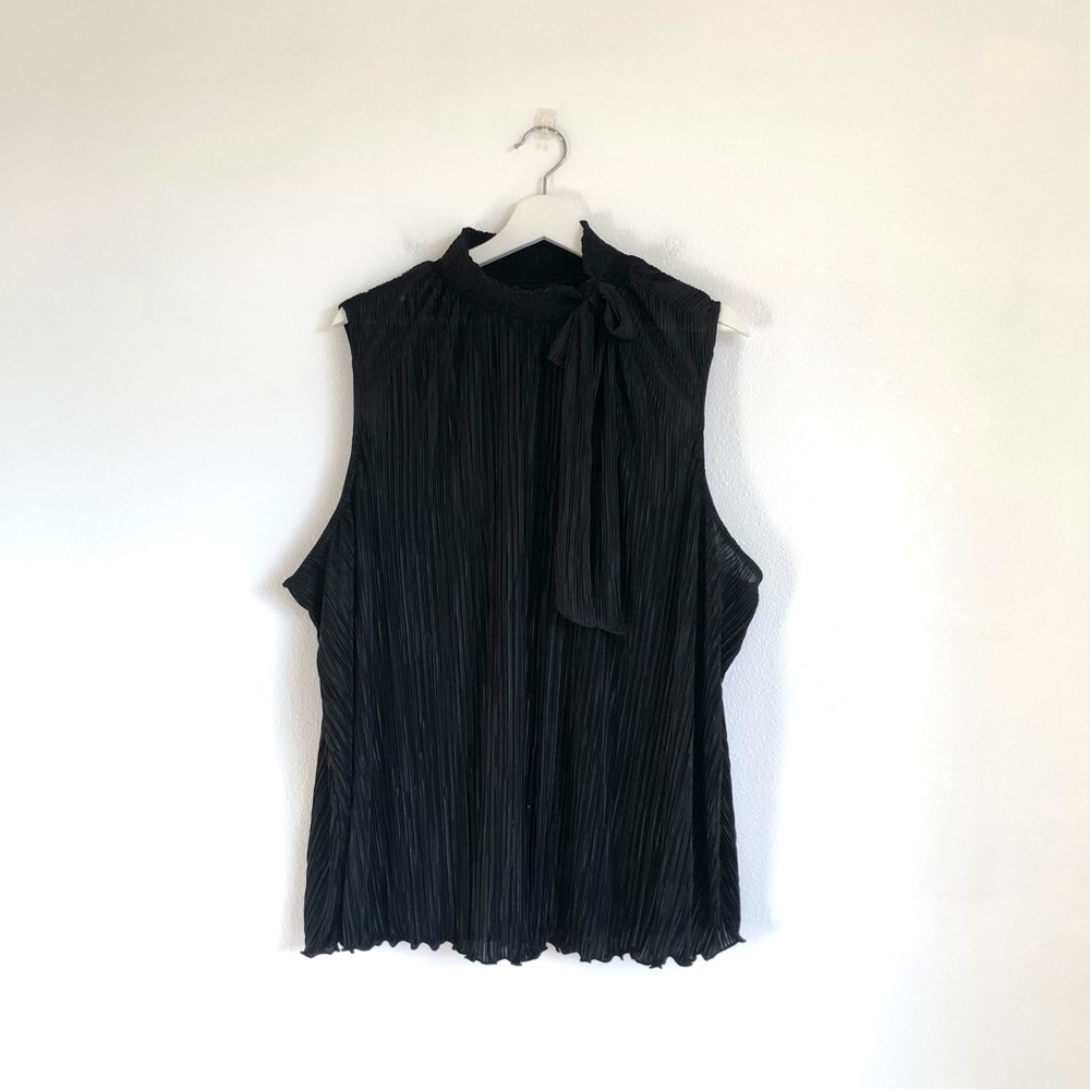 Chico’s Black Pleated Plisse High Tie Neck Sleeveless Blouse Top Size 4 / XXL